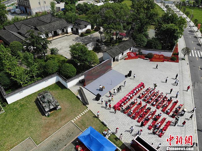 31日上午，“在這里讀懂初心使命——網絡媒體革命老區(qū)行”網絡主題采訪活動湖南站啟動儀式在長沙許光達故居舉行。<a target='_blank'  ><p  align=