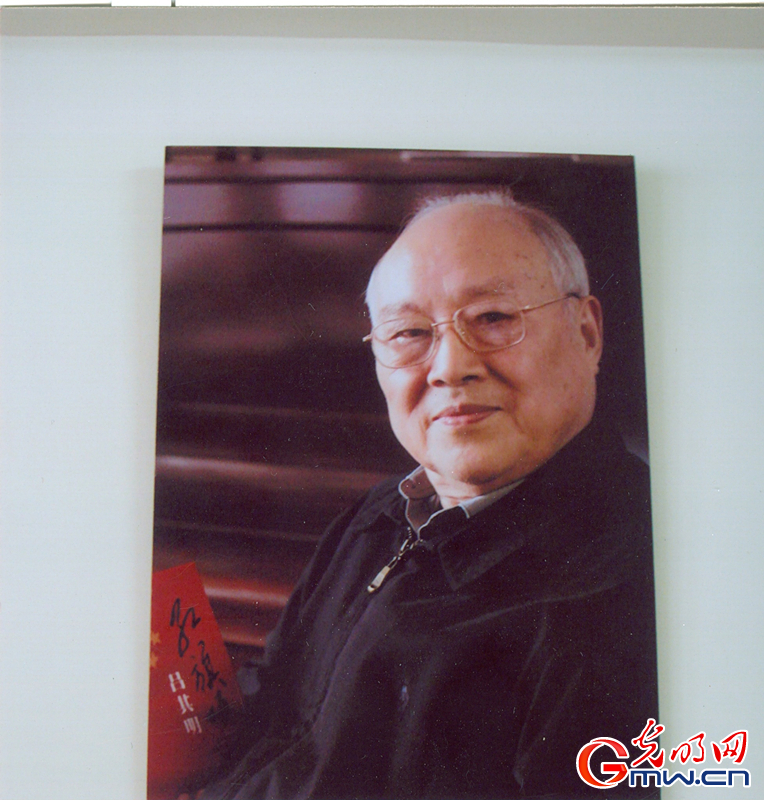 【“七一勛章”獲得者說(shuō)】呂其明:能為祖國(guó)和人民寫(xiě)作是我的榮幸