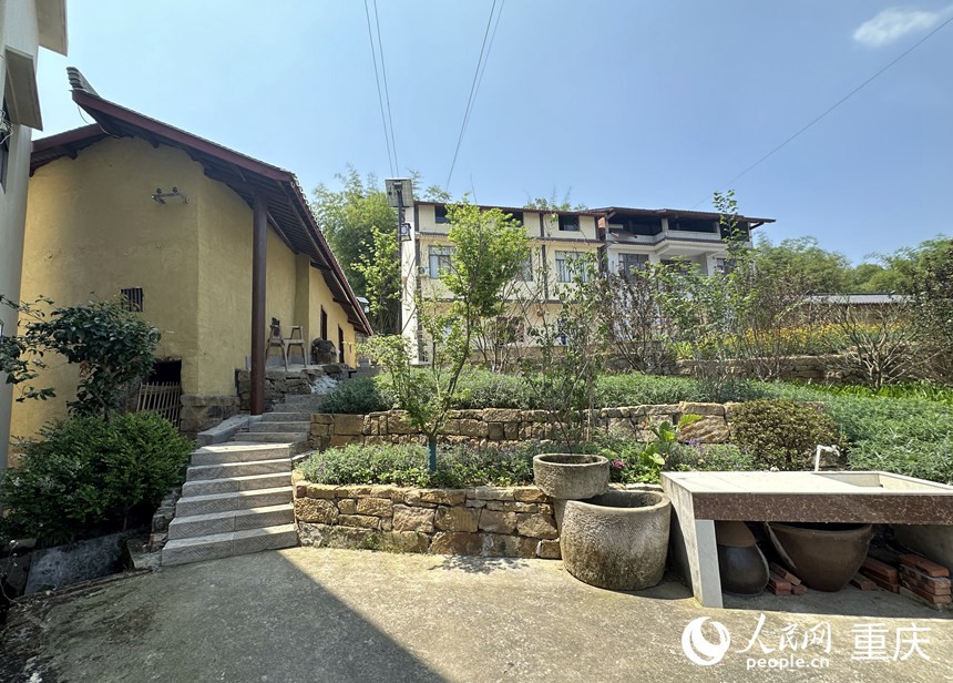 龍湖村打造的巴蜀美麗庭院示范片景觀。人民網(wǎng)記者 劉政寧攝