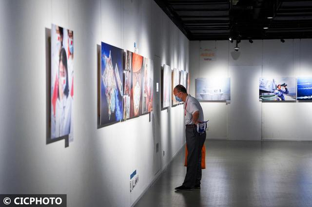 光影追隨：奮進(jìn)新時(shí)代，唱響時(shí)代主旋律