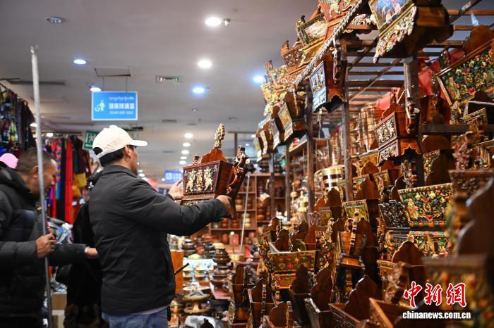 （新春見聞）年貨市場紅火古城拉薩節(jié)日氛圍濃厚